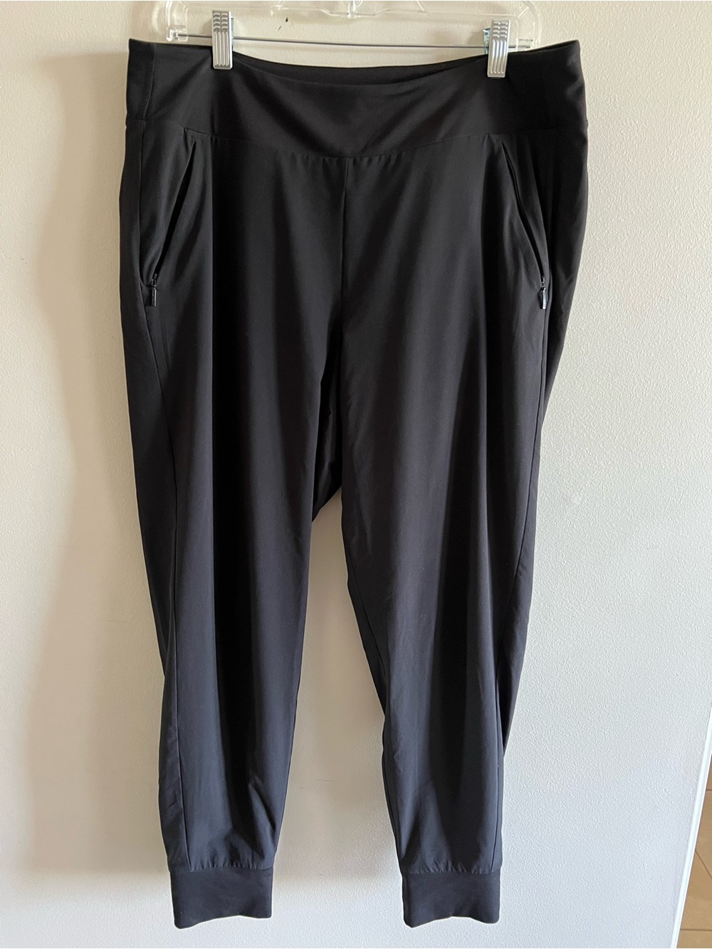 Athleta Black Women’s Soho Lined Joggers size 14